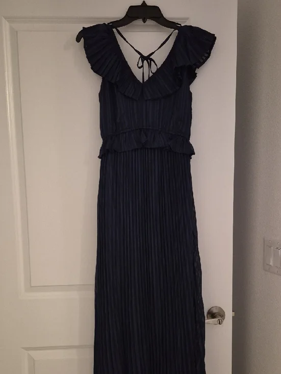 Adelyn Rae Navy Ruffled V‑Neck Pleated Maxi Dress - Picture 7 of 12